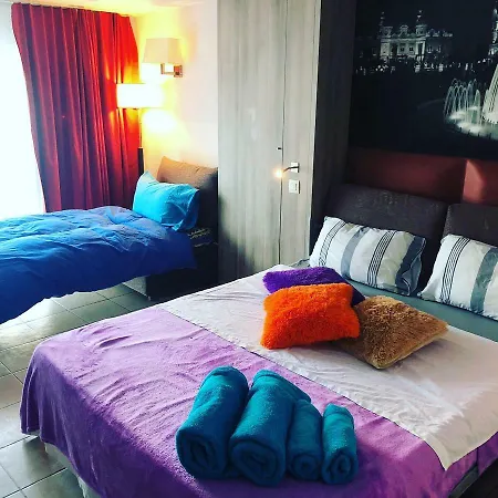 Daire Cute Studio In The With Swimming Pool Beausoleil